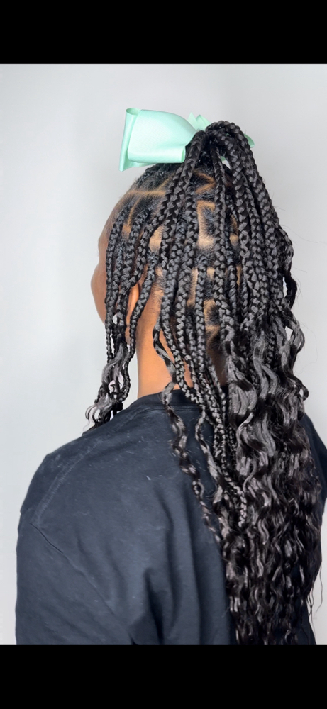Medium Knotless Braids (Mid Back)