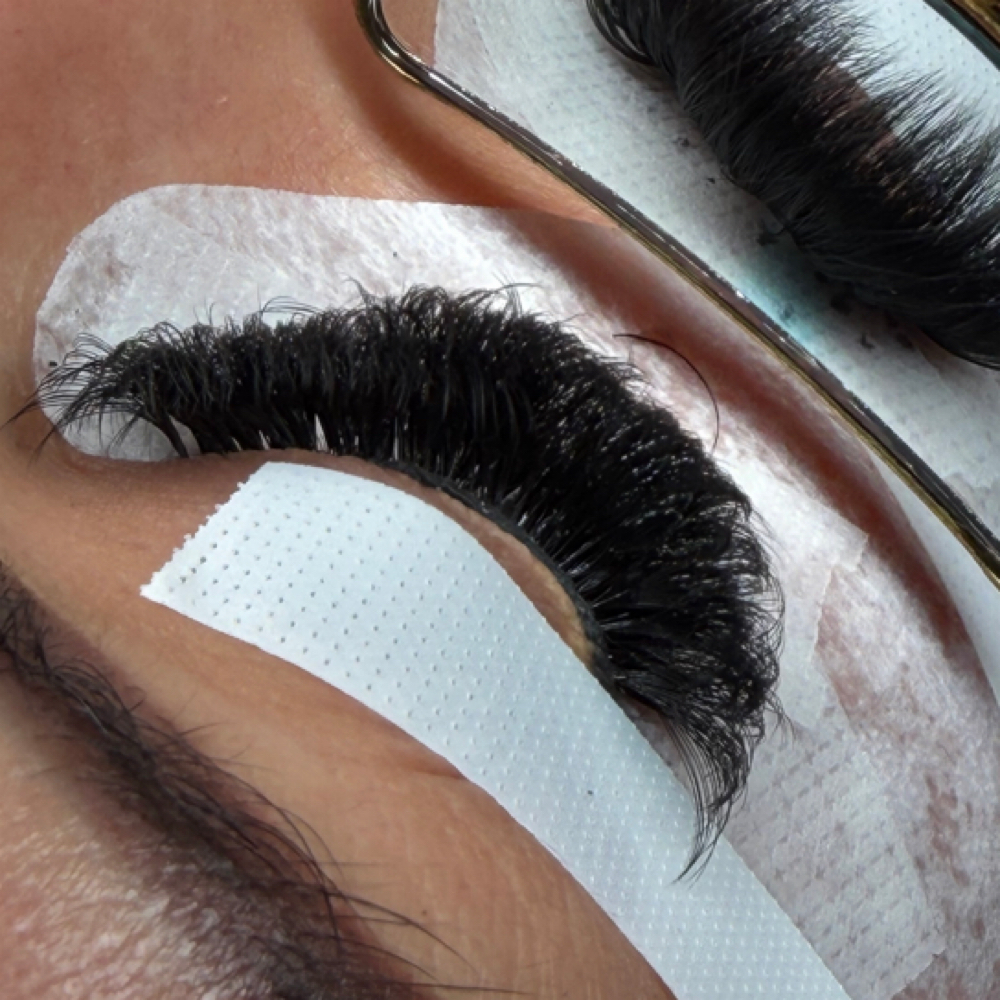 Mini Fill/ Relleno Mini at The Lash Bar Studio in Elkhart, IN