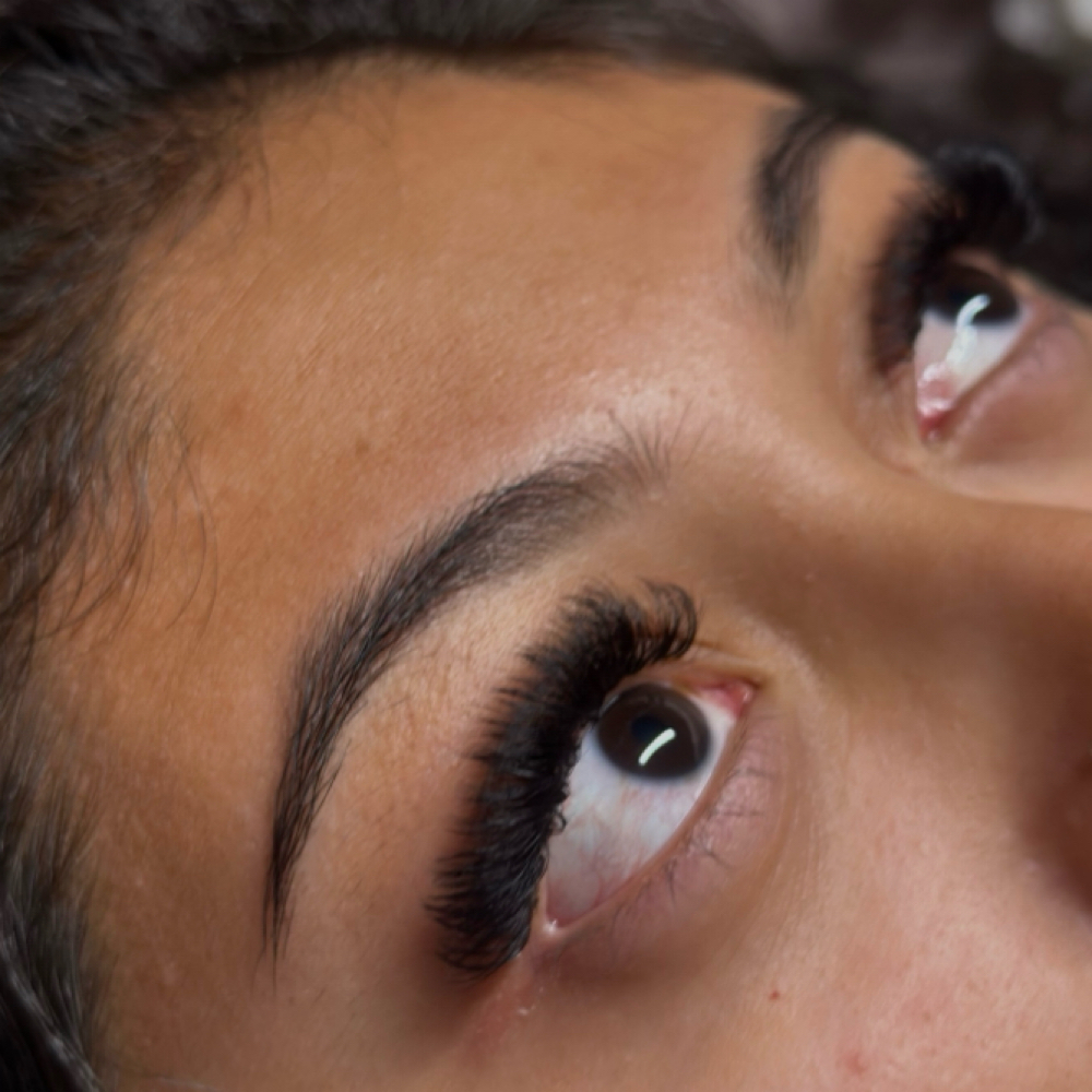 VALAIZA Volume - FULL SET at Valaiza Beauty LLC in Mankato, MN