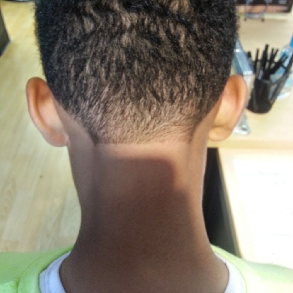 Neck Trim at Miah Worthwhile in San Antonio, TX