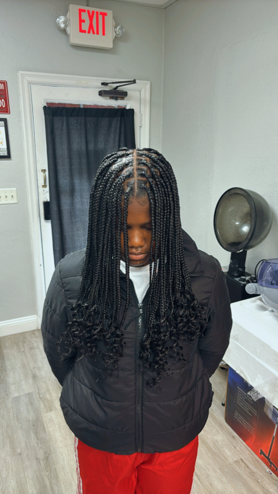 Medium Knotless at Bri Braids in Berkeley, MO