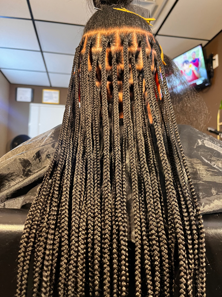Smedium/Medium Knotless at dolledbyyalaa in Youngstown, OH
