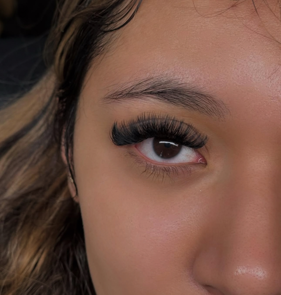 Light Volume/ Hybrid Full Set at Lash with Lizbeth in Sparks, NV