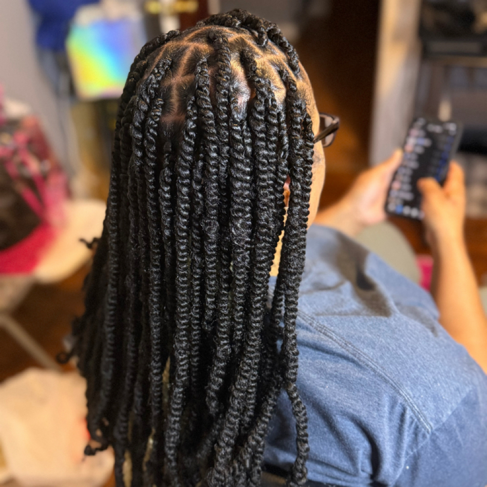 Medium Twist- Midback at KandyKreations in Monroe, LA