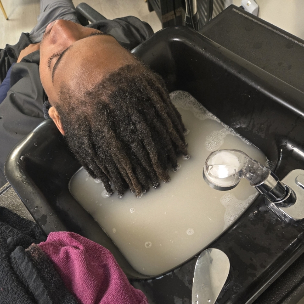 Loc Detox at Lovely Strands, LLC in Cincinnati, OH