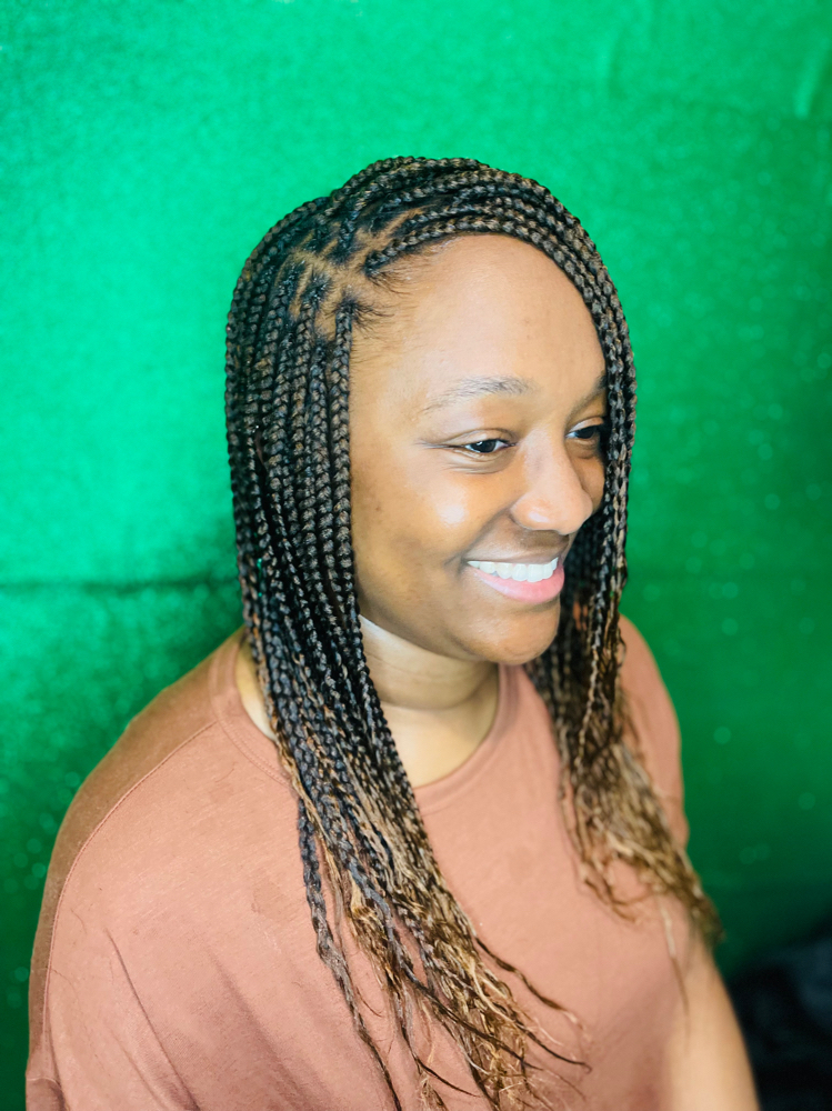 Shoulder Length Medium Knotless