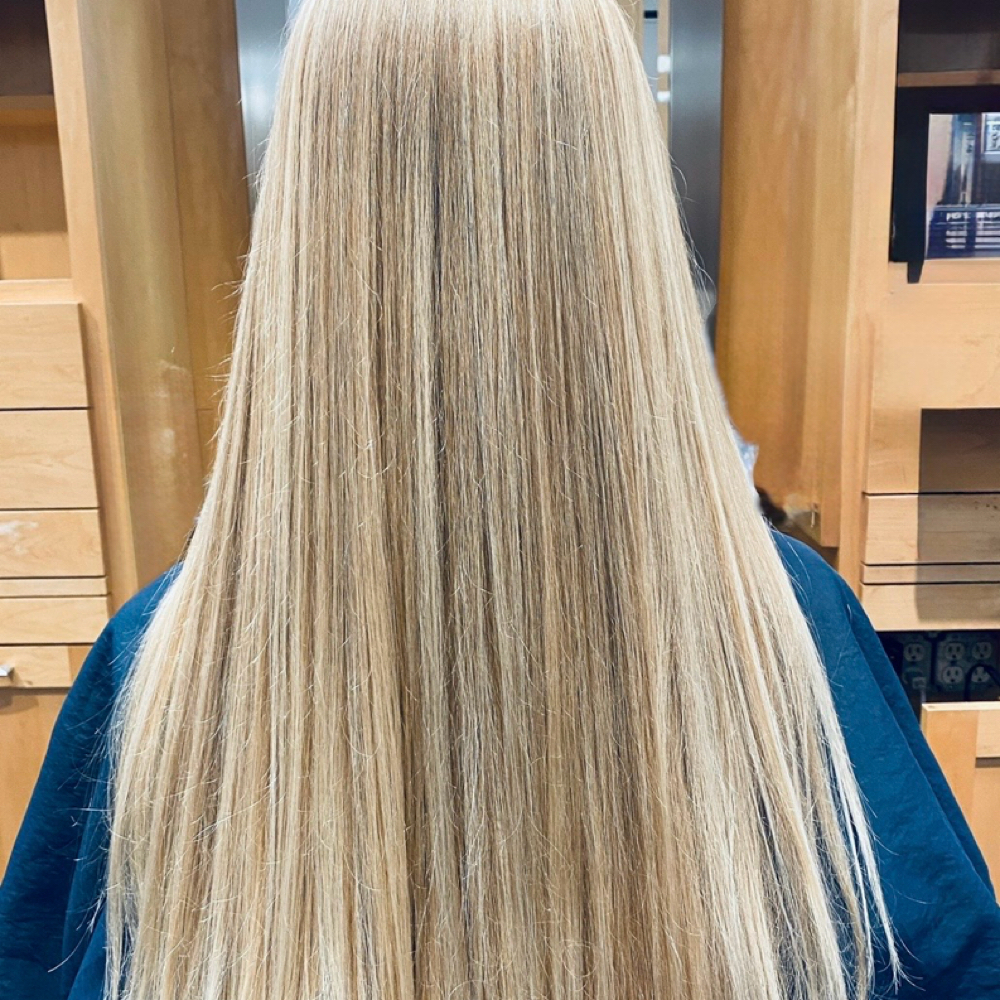 Full Blonding Hilight at Rachael Theising~My Salon Suites in Plymouth, MN