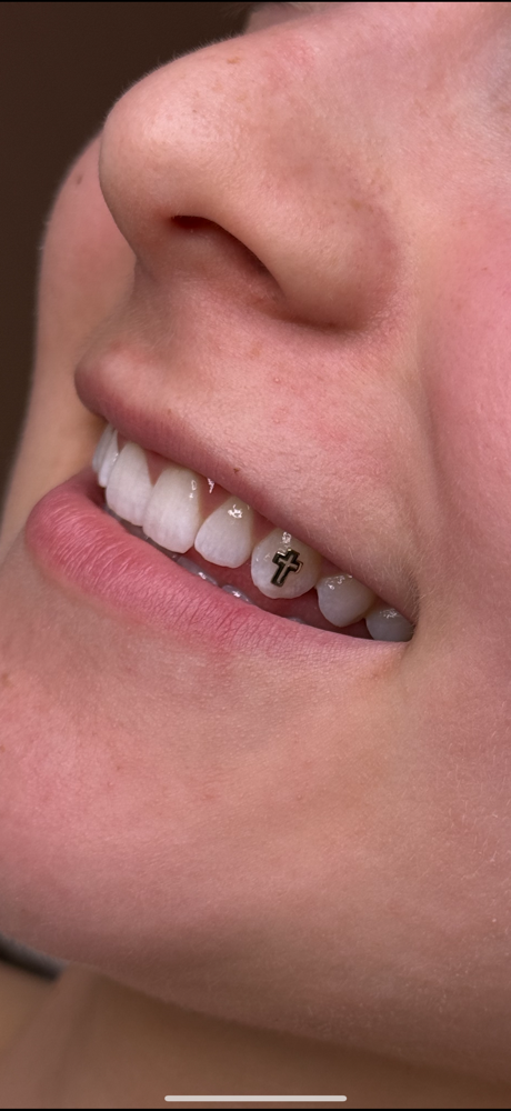18kt White Gold Tooth Gem Piece
