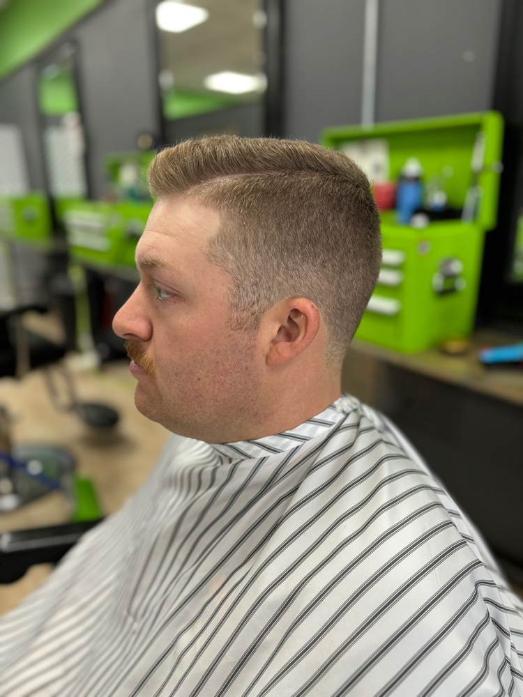 Detailed Men’s Haircut