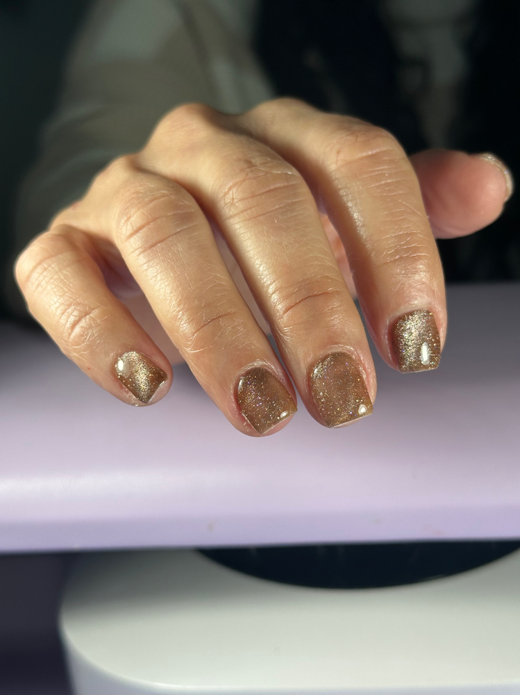 Manicure en gel at DariStudio in Dunwoody, GA