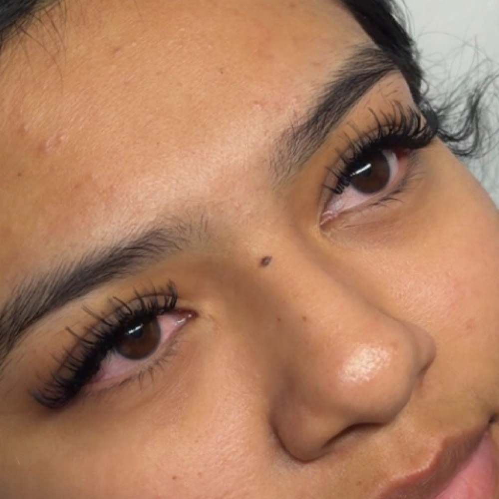 Wispy Hybrid Fullset at DesireBeautyLab in Santan Valley, AZ