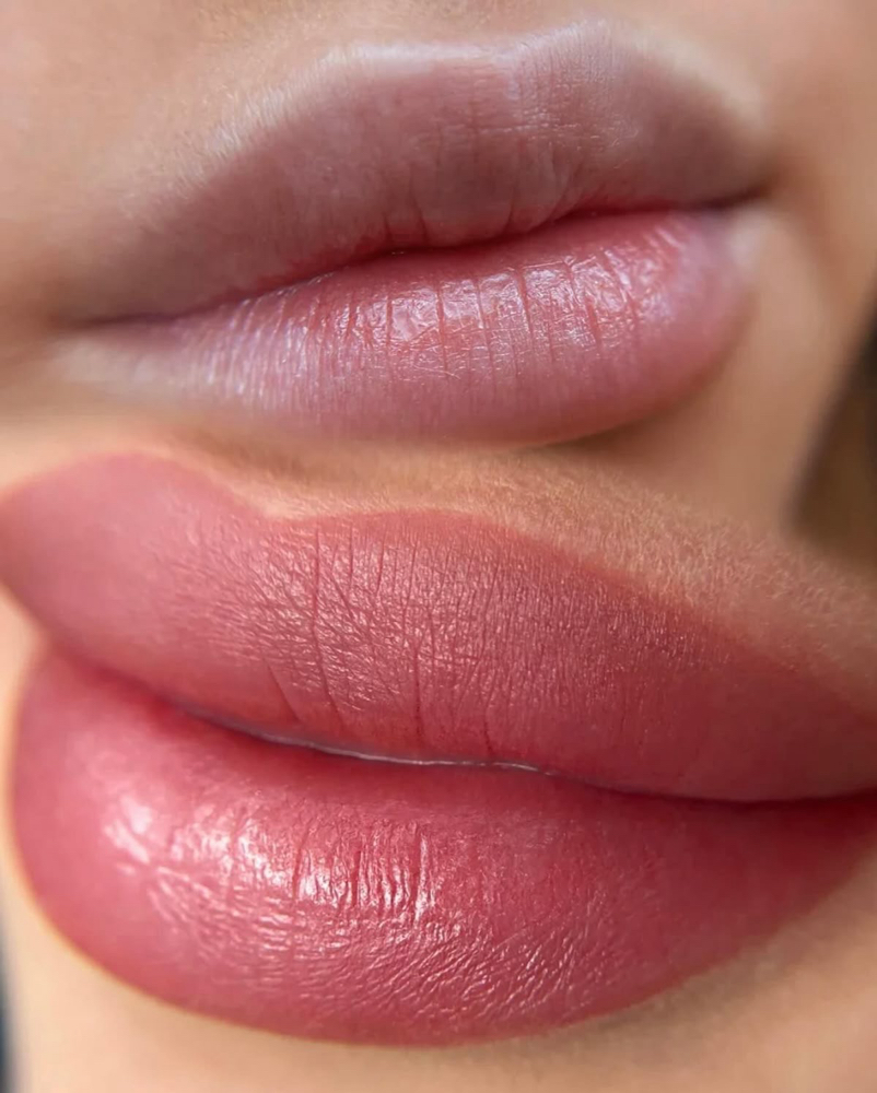 LIP BLUSH TOUCH UP