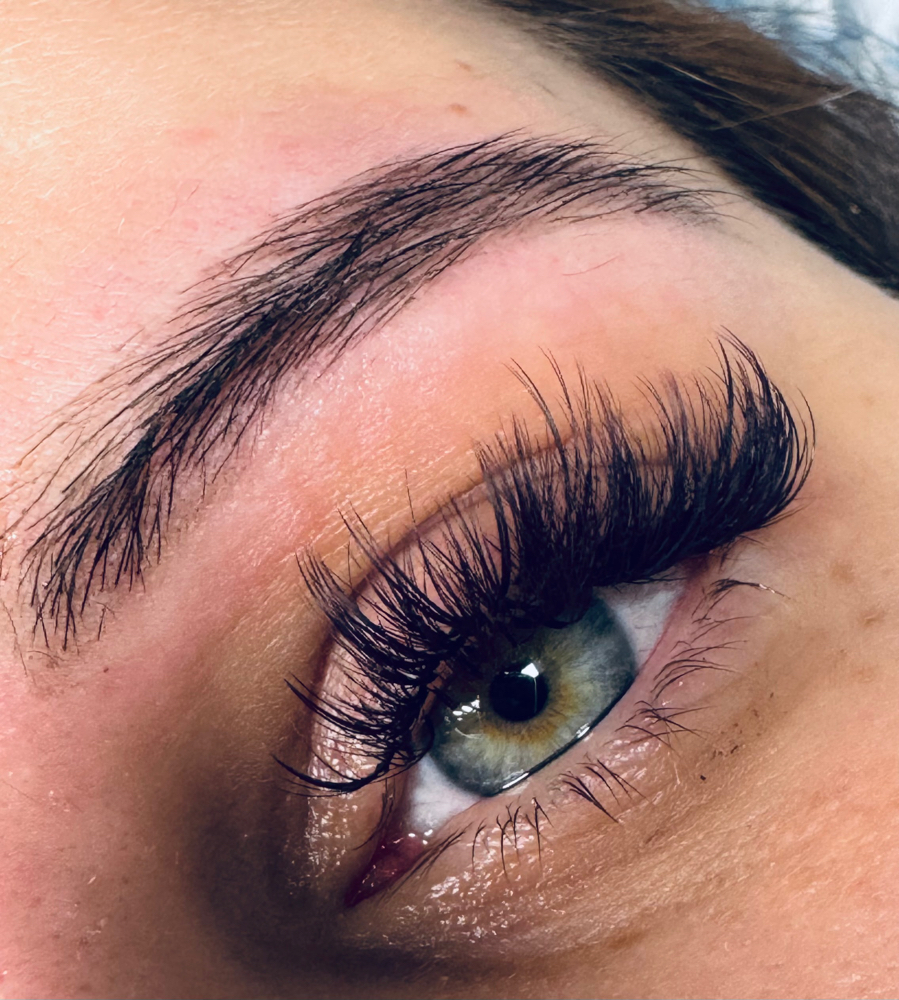 Mega Volume Lashes