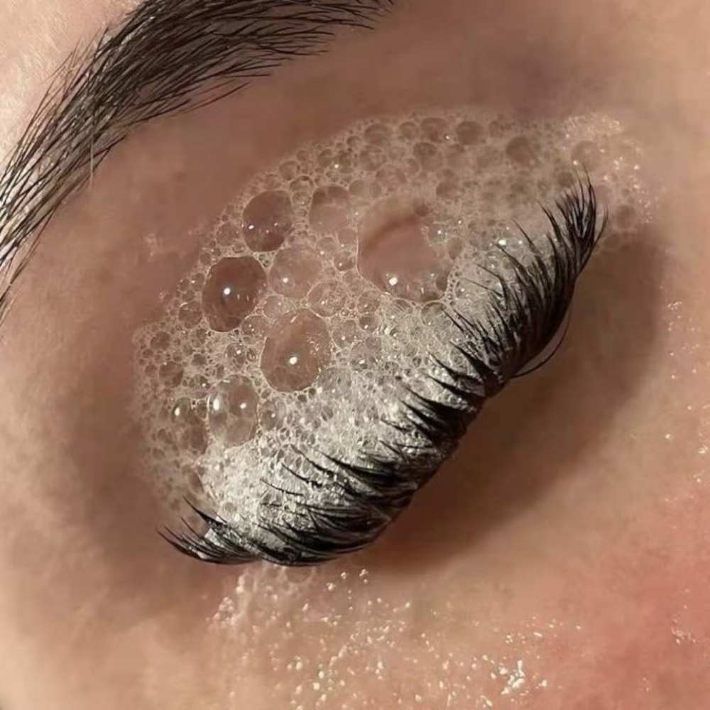 Lash Bath