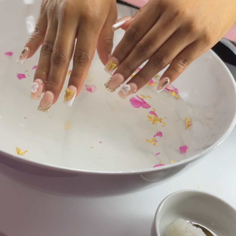 Steam Hand massage at Glambeautybyml in Morristown, TN