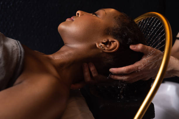 10 MINUTE HEAD MASSAGE DURING WASH