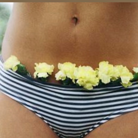 Stomach Wax at Zinnia Waxing Studio in Wichita, KS