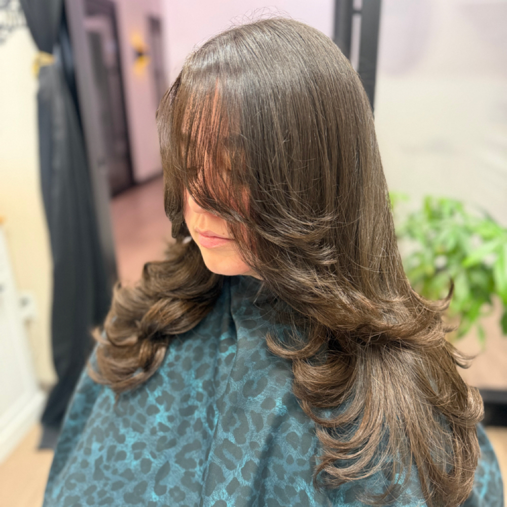 Women Haircut at JR HairStudio in Cudahy, CA