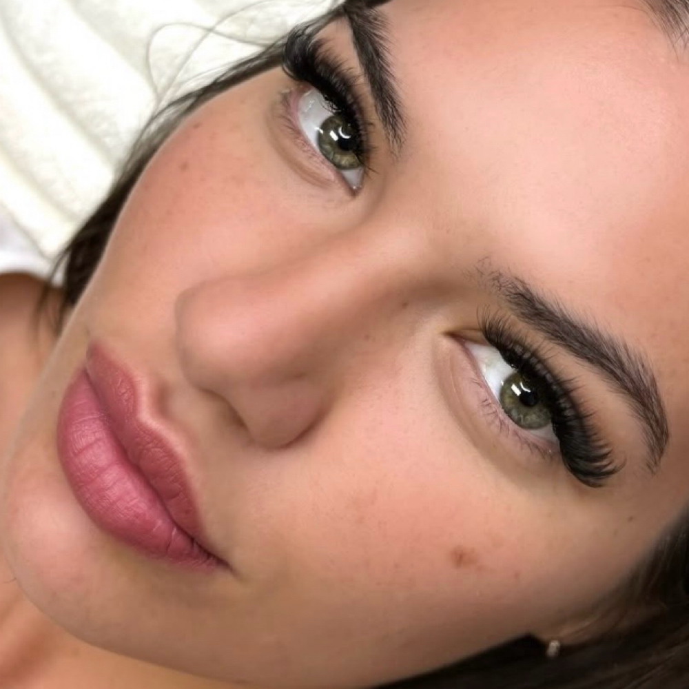 UV Hybrid 3 Week Fill at Lashes By LuLu in Summerville, SC
