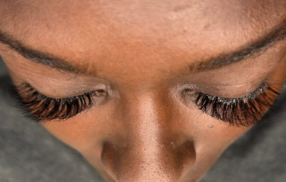 Hybrid Customized Lash Extensions