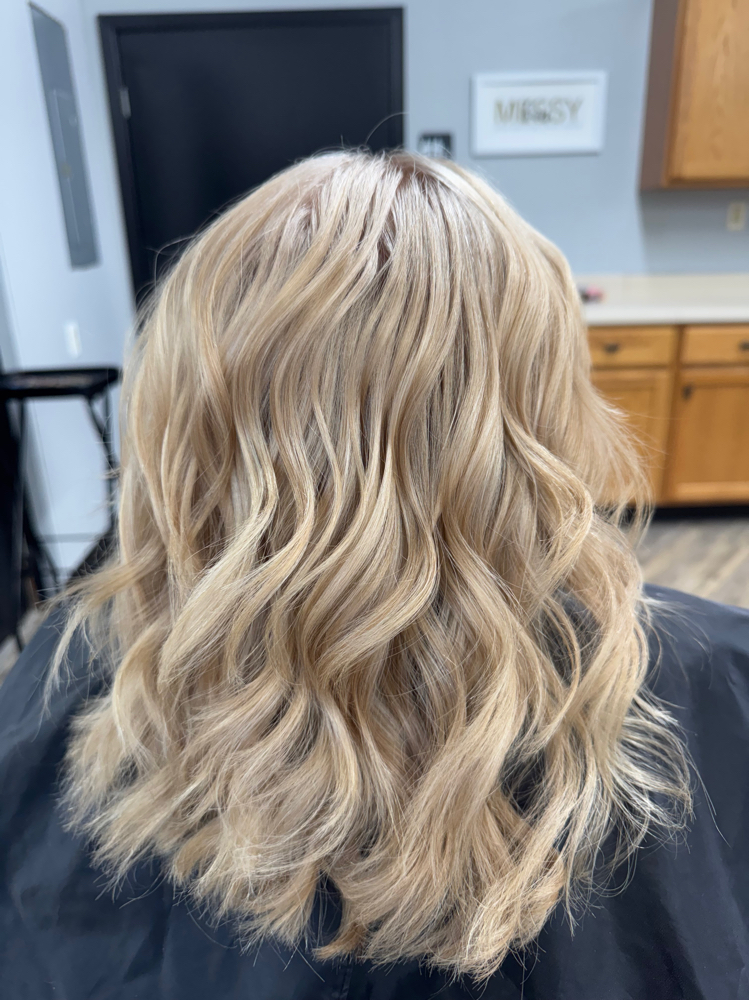 Women's Haircut at 932 Beauty Bar in Albia, IA