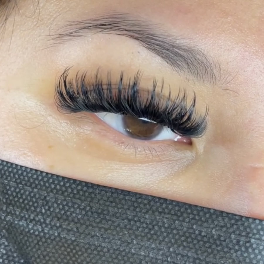 Hybrid Light Wispy Full Set