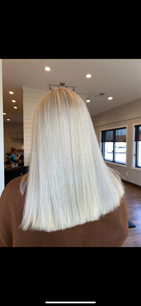 On Scalp Lightener Refresh at KW Studio in Clarksville, TN