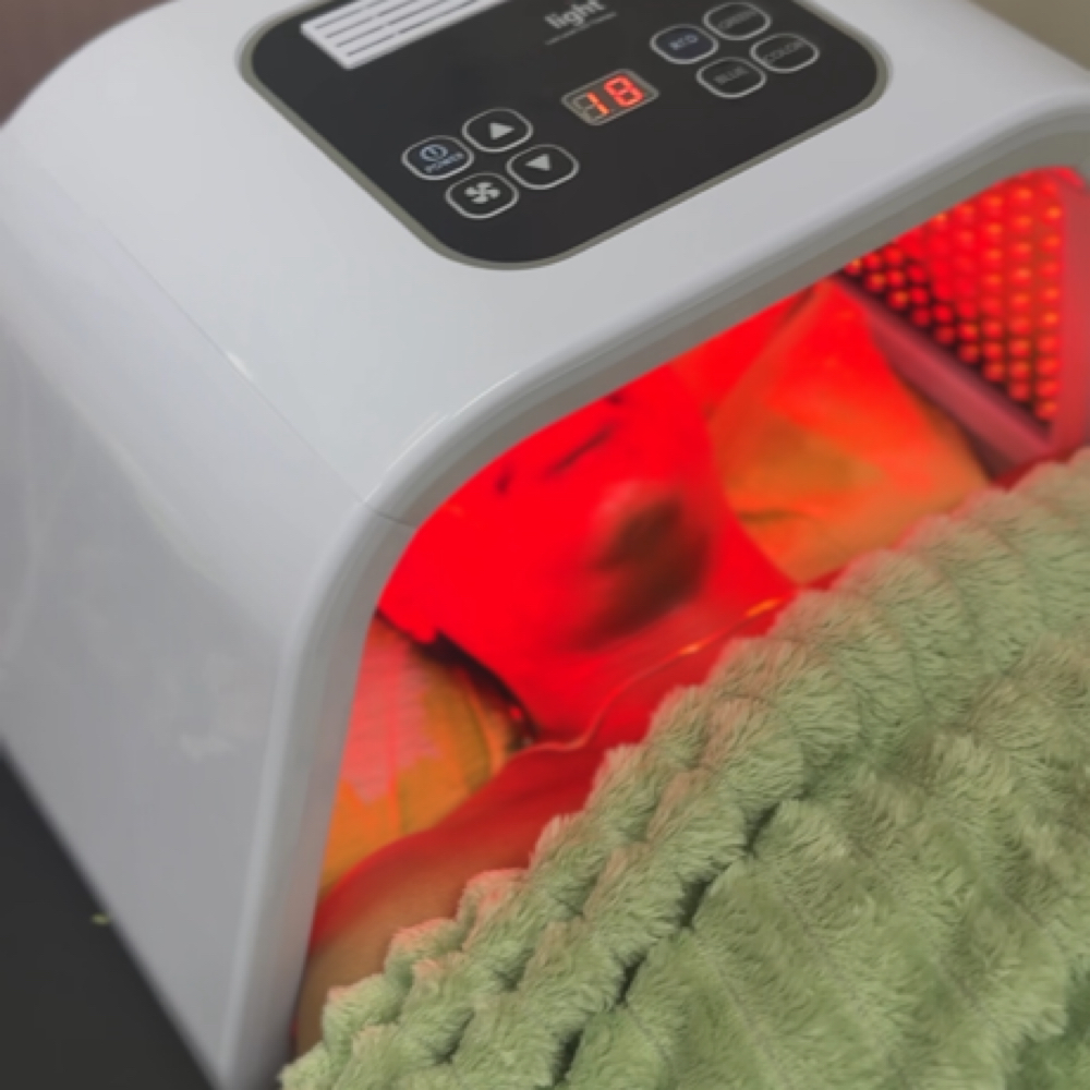 LED Therapy Facial at L.A BEAUTY BAR in Hanford, CA