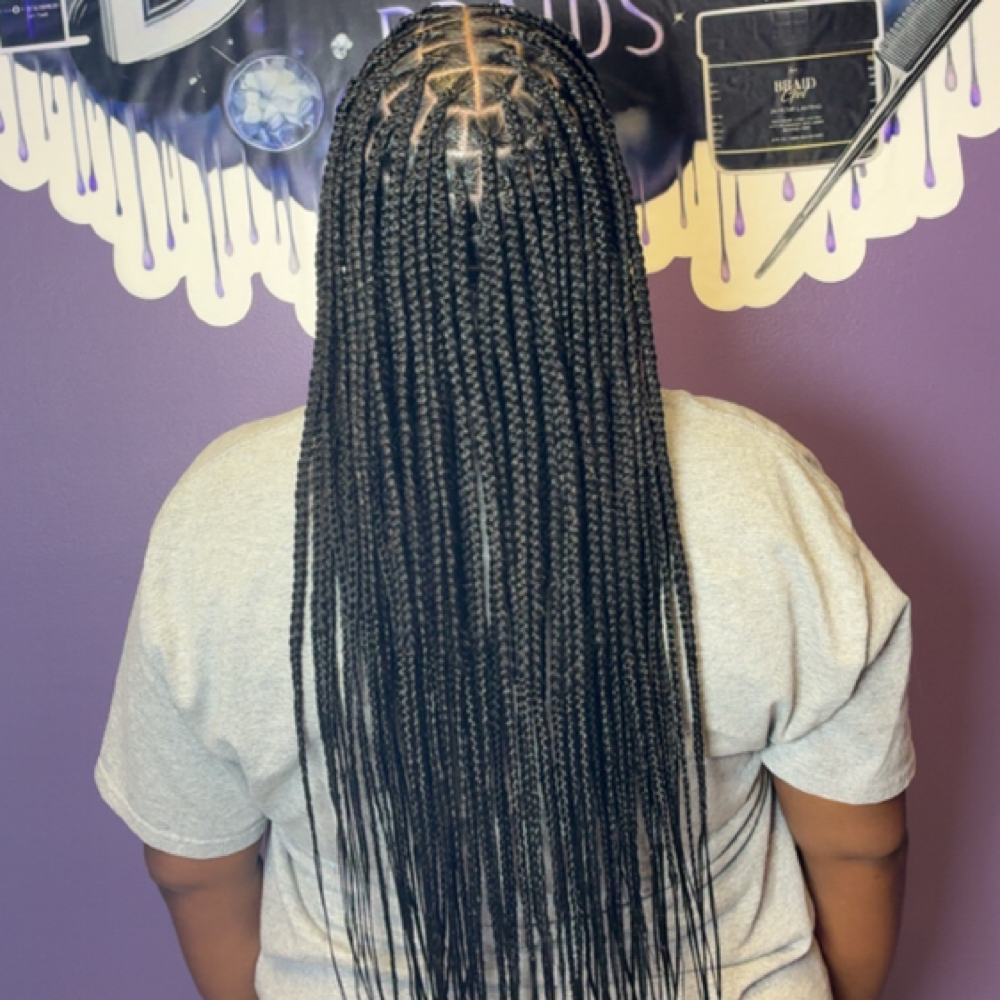 24” Smedium Knotless at Desire Braids in Wichita, KS