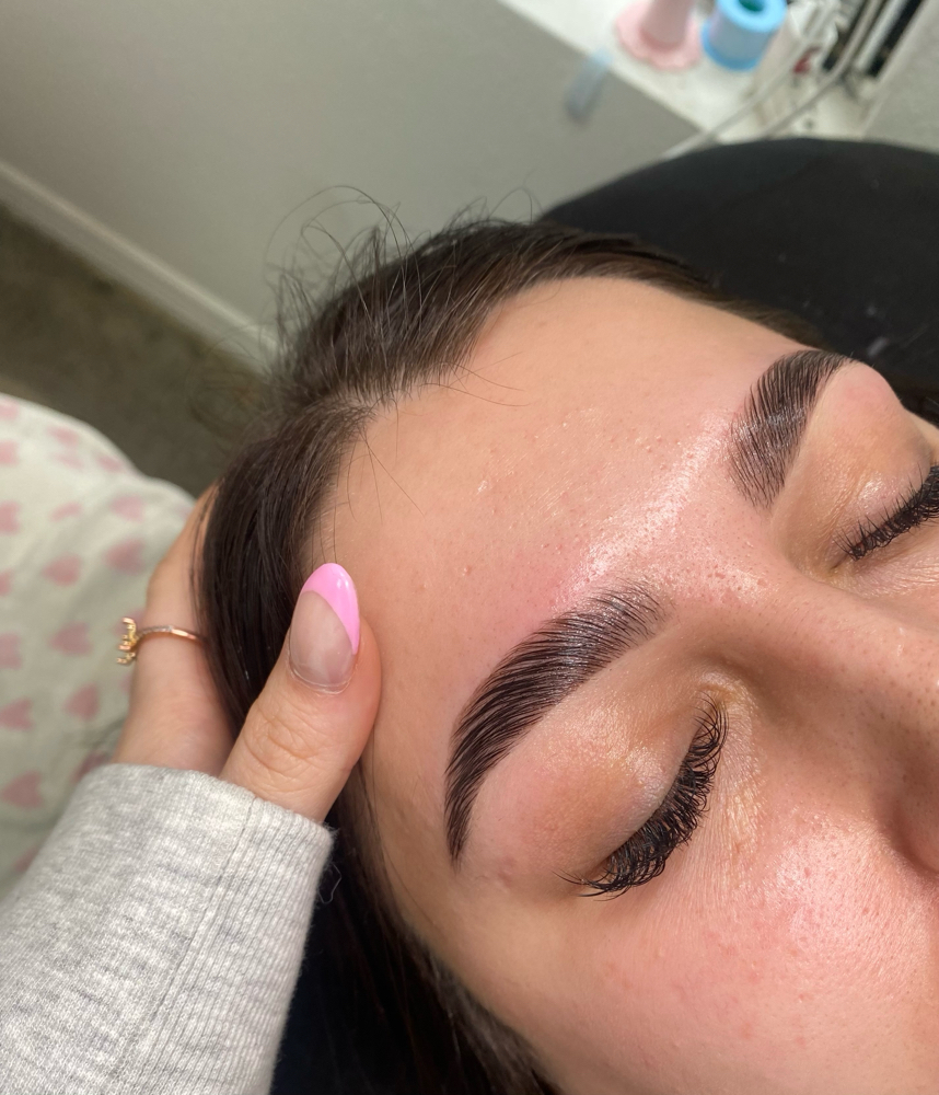 Full eyebrow service