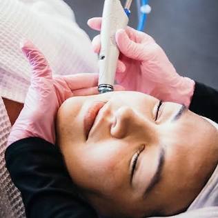 Diamond Glow Hydrofacial Facial