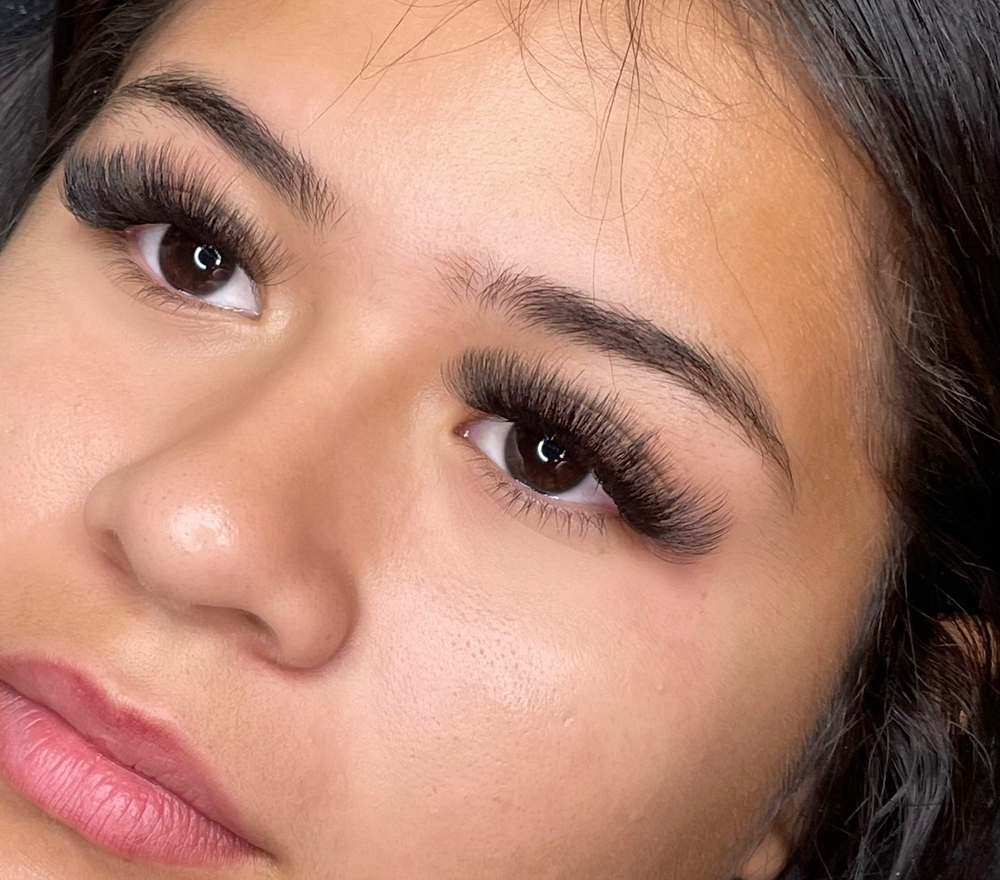 Mega Volume Lashes Full Set