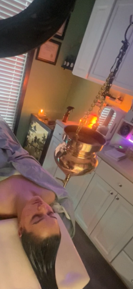 Shirodhara With Ayurvedic Facial