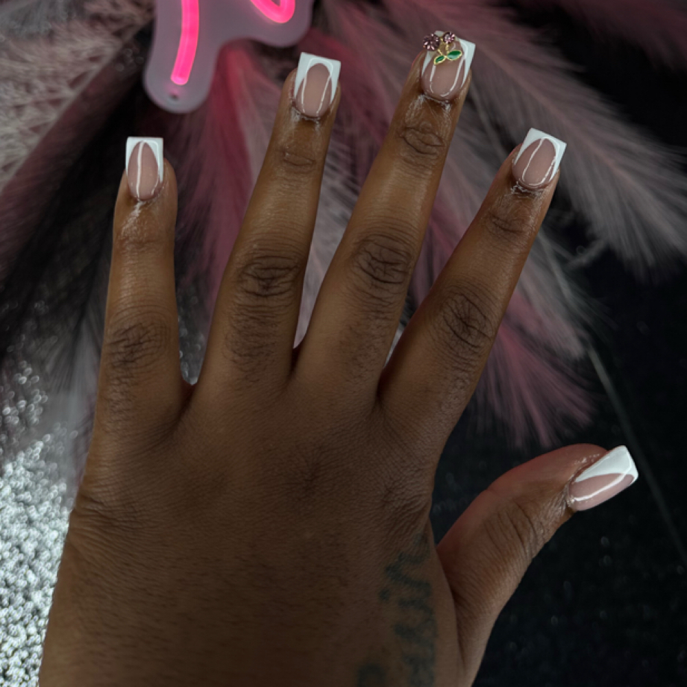 Short French Tip at Prétty Trappé Nailś in !!, IN