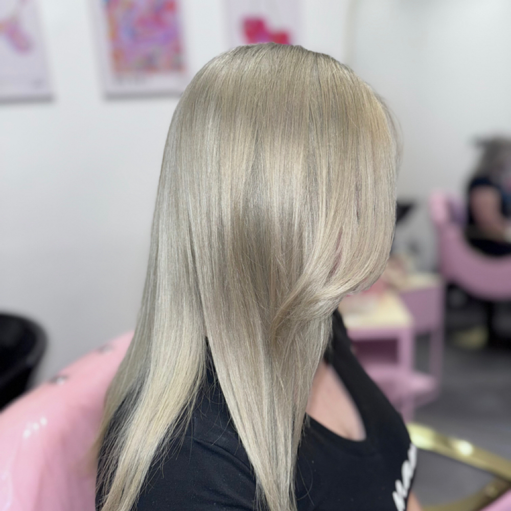 Platinum Card/All Over Lightener at Lalis Beauty Creations LLC in Avondale, AZ