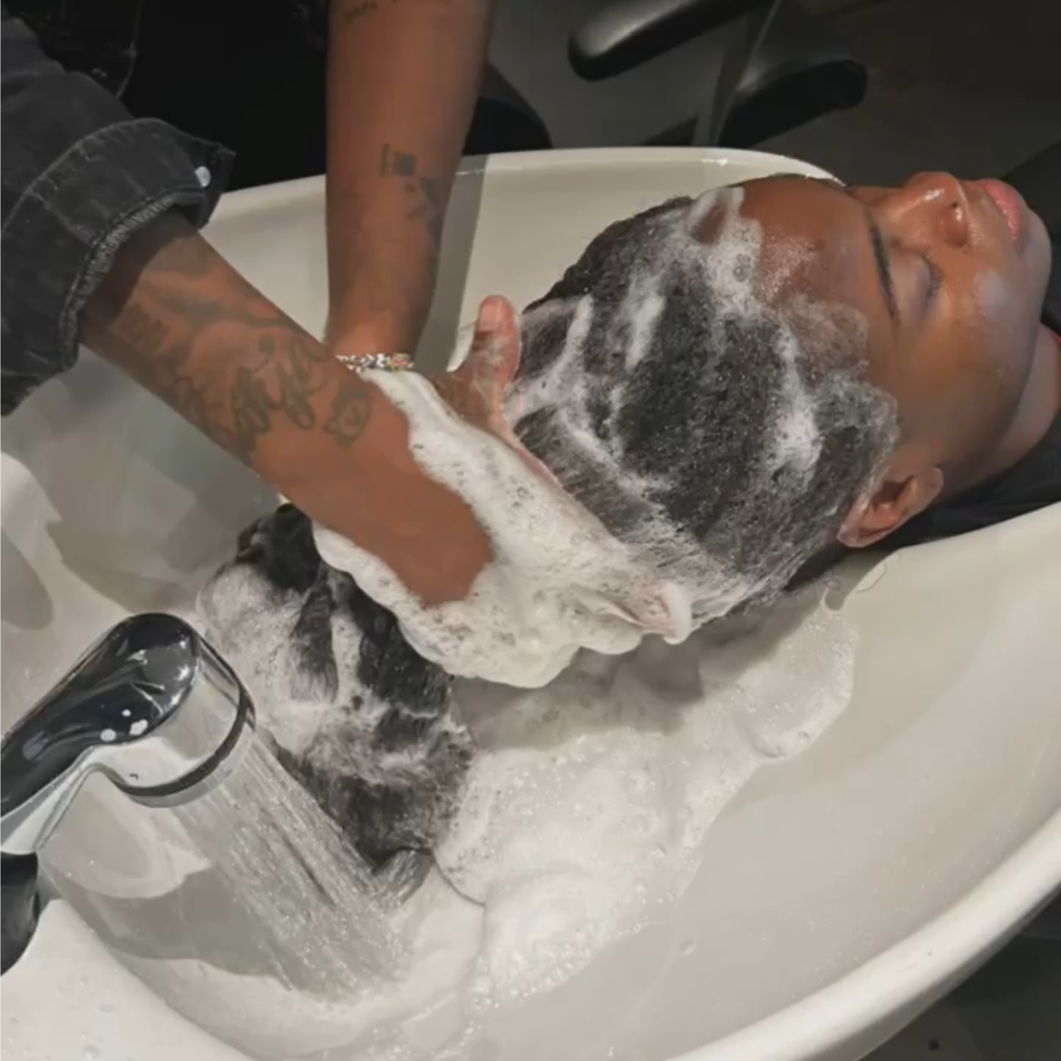 Deluxe Shampoo (Read Description) at BeYoutiful Beauty Barr in Houston, TX