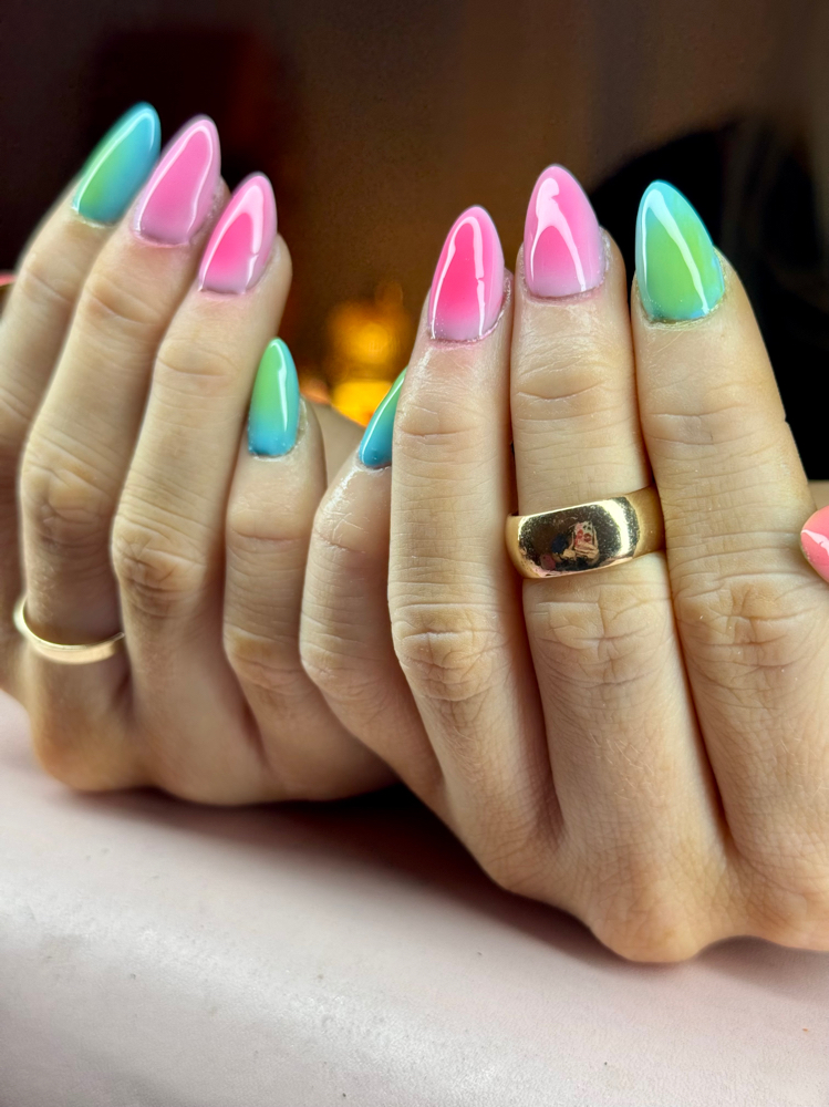 Ombré Or Nail Art w/ Airbrush Effect