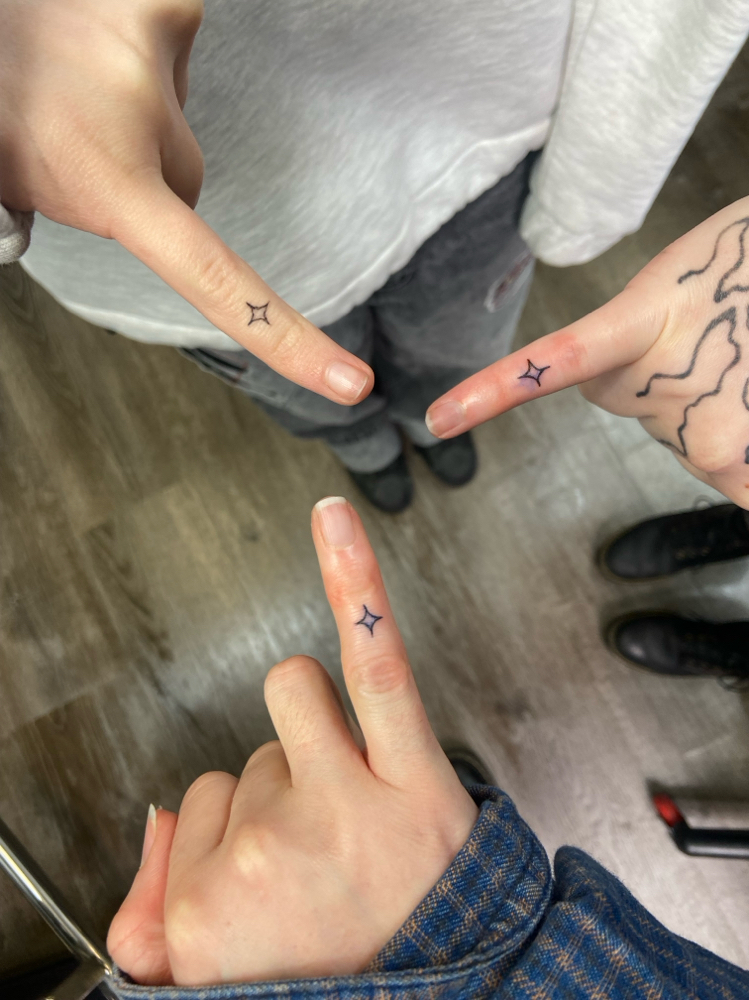 Hand/finger Tattoo