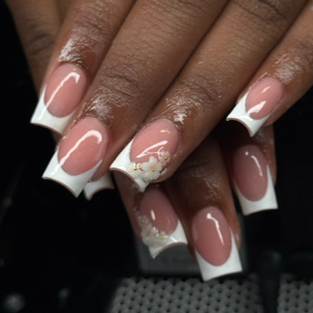 Acrylic Fills at Queen’z & King’z Barber Salon in Murrieta, CA