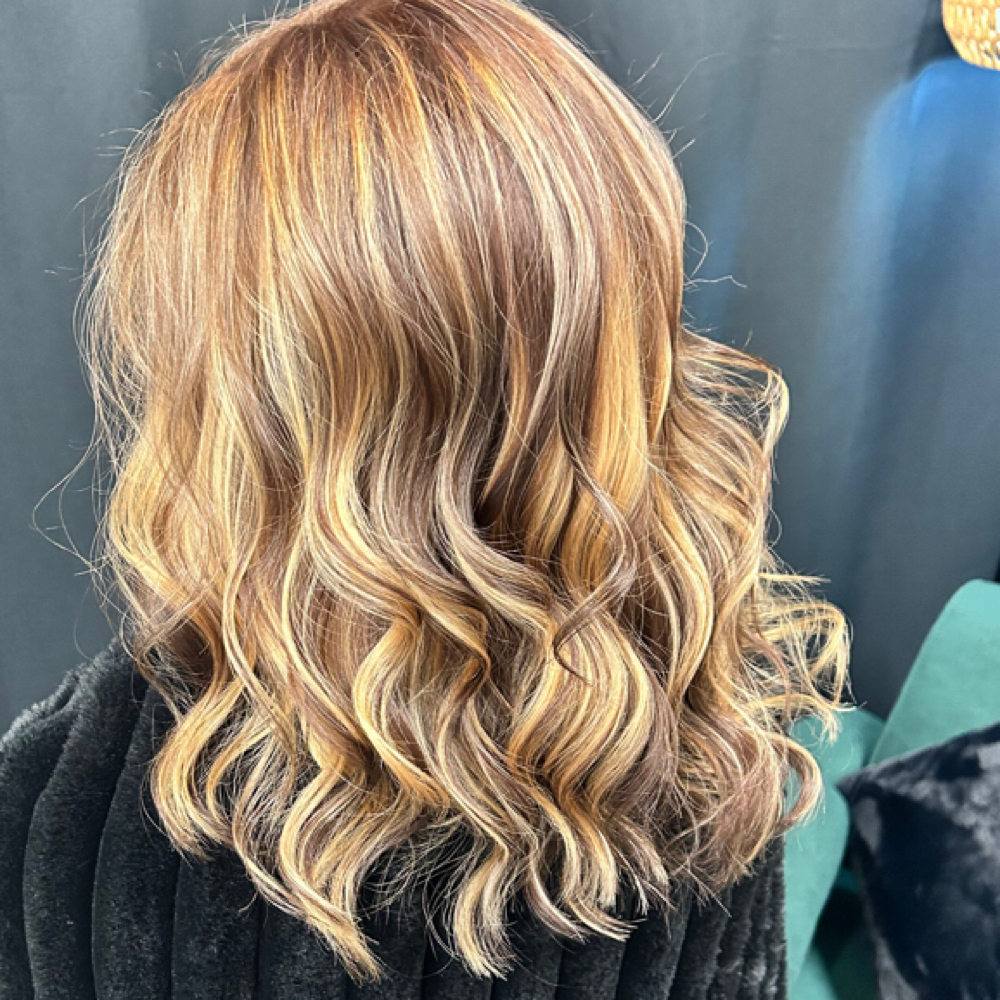 Blowout at Laura’s Hair Lab in Rogers, AR