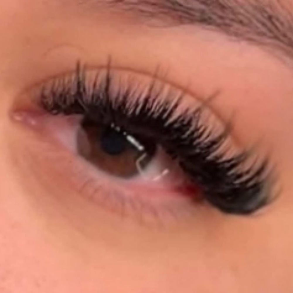 Full Hybrid/Volume Set at Bee's Hive Aesthetics in Arlington, TX