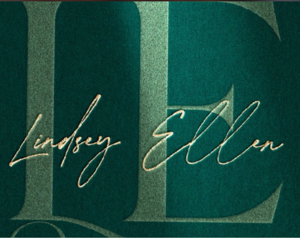 Bang/Neck Trim at Lindsey Ellen Beauty in Warrenville, IL