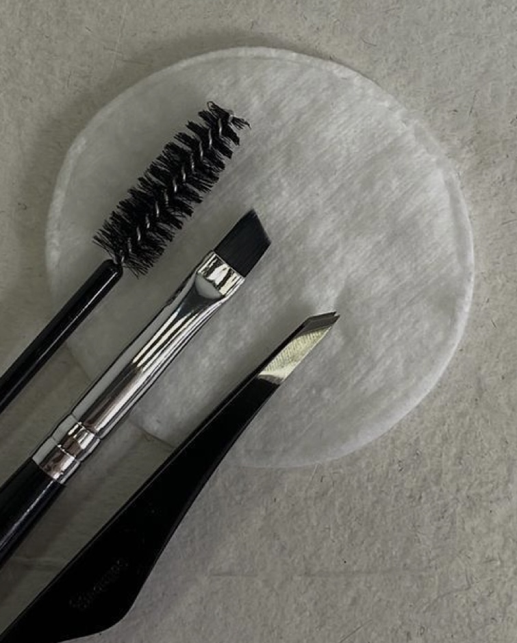 Brow Lamination & Tint