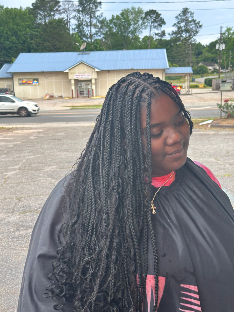 Knotless at Santia’s Pretty Bar in Americus, GA