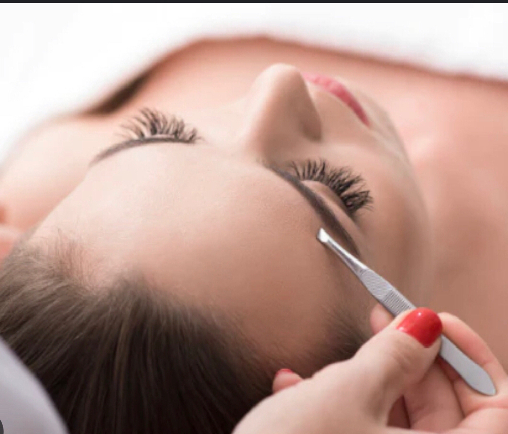 Brow Shaping Tweeze And Tint