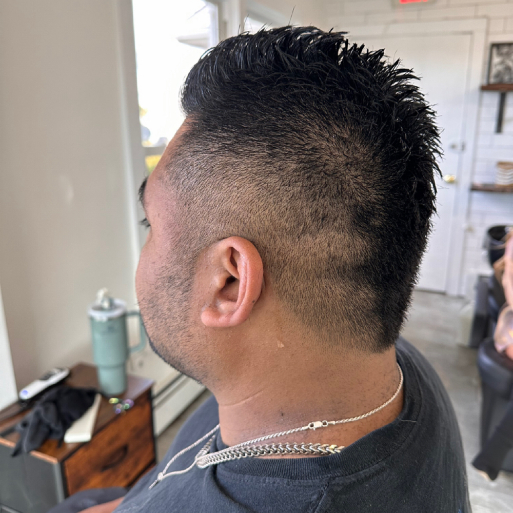 Menβs Cut at Billie Rose Salon in Oceanside, NY