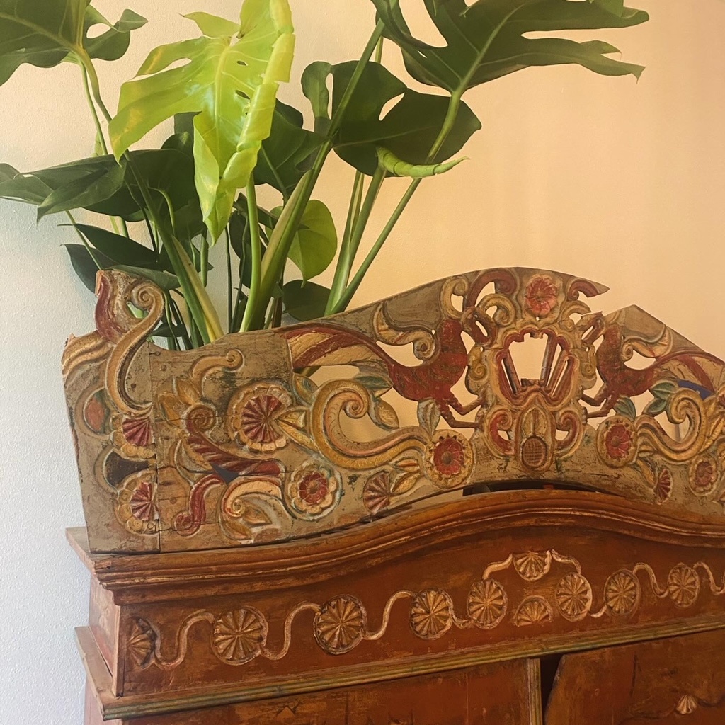Herbal Poultice Ball Massage at ENZI JONES | A Deeper Beauty in Portland, OR
