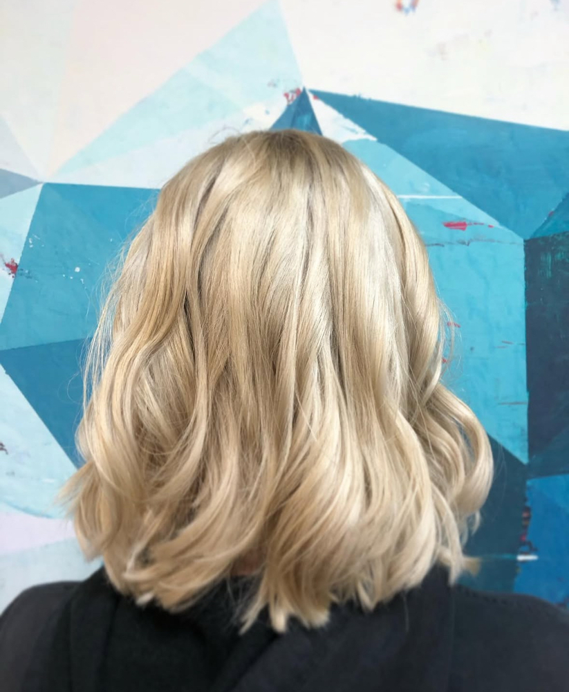 Womens haircut w/ Wash and Style