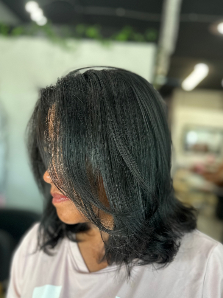 Womens haircut w/ Wash and Style