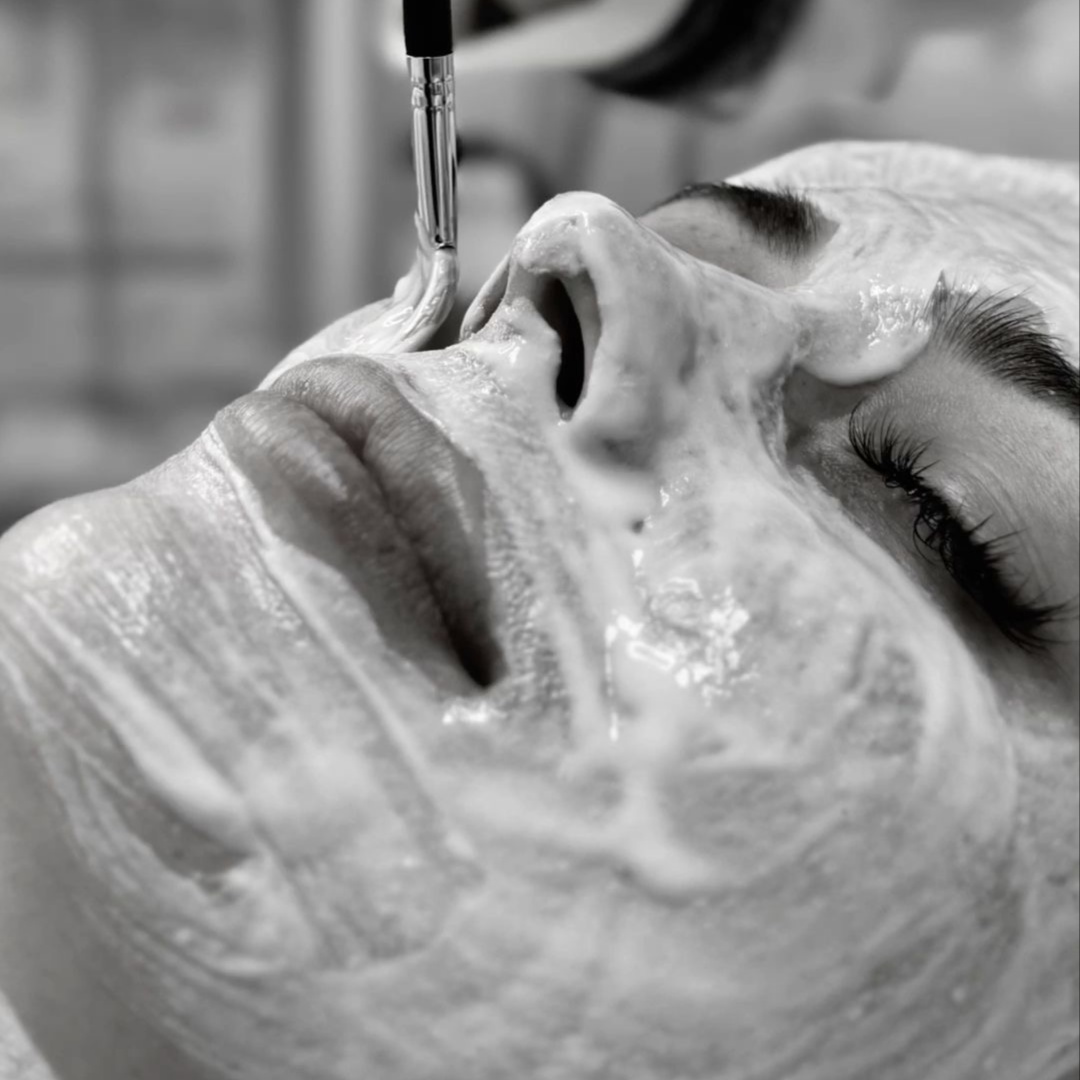 O2 oxygen Facial (lite peel)